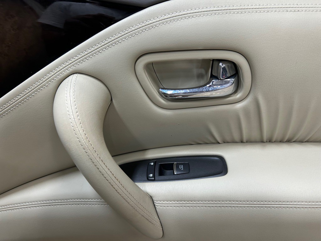 2014 INFINITI QX80 Image 32