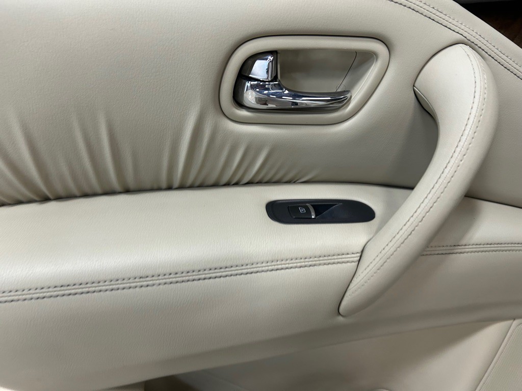2014 INFINITI QX80 Image 37