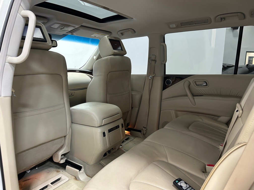 2014 INFINITI QX80 Image 38
