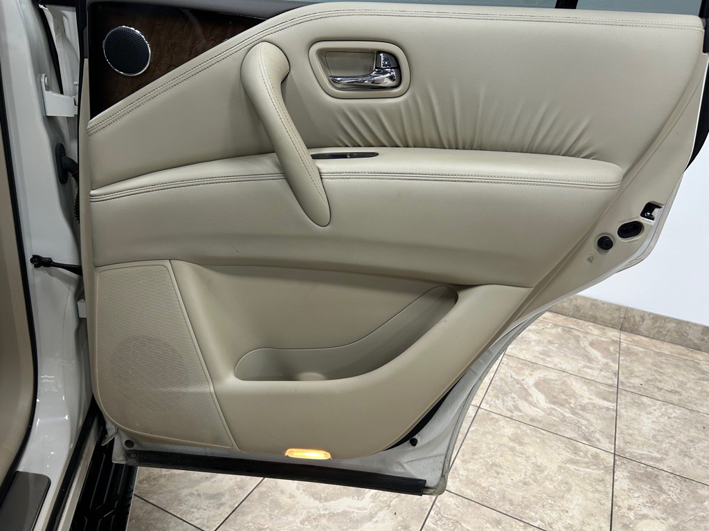 2014 INFINITI QX80 Image 40