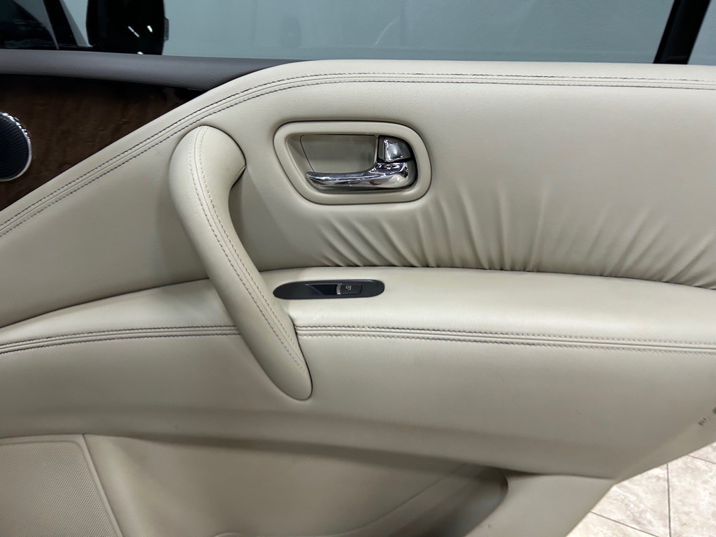 2014 INFINITI QX80 Image 41