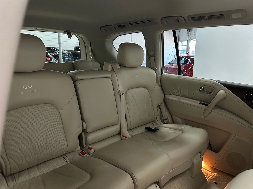 2014 INFINITI QX80 Image 43
