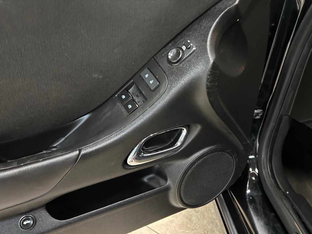 2015 Chevrolet Camaro Image 11