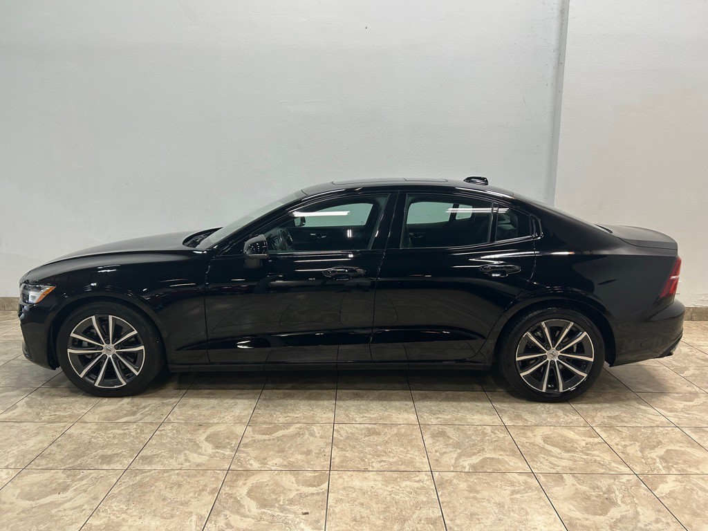 2022 Volvo S60 Image 2
