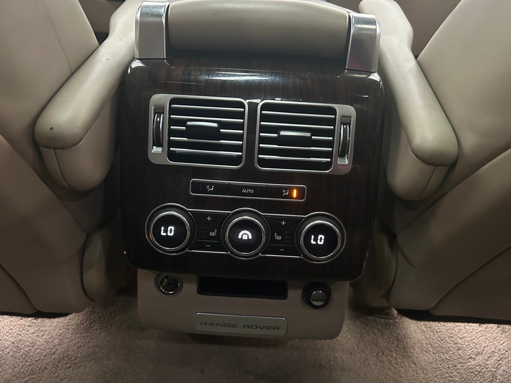 2015 Land Rover Range Rover Image 30