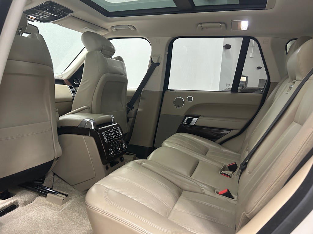 2015 Land Rover Range Rover Image 34