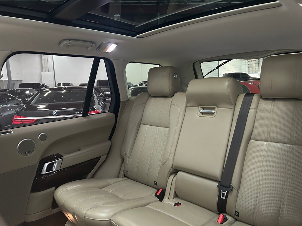 2015 Land Rover Range Rover Image 35