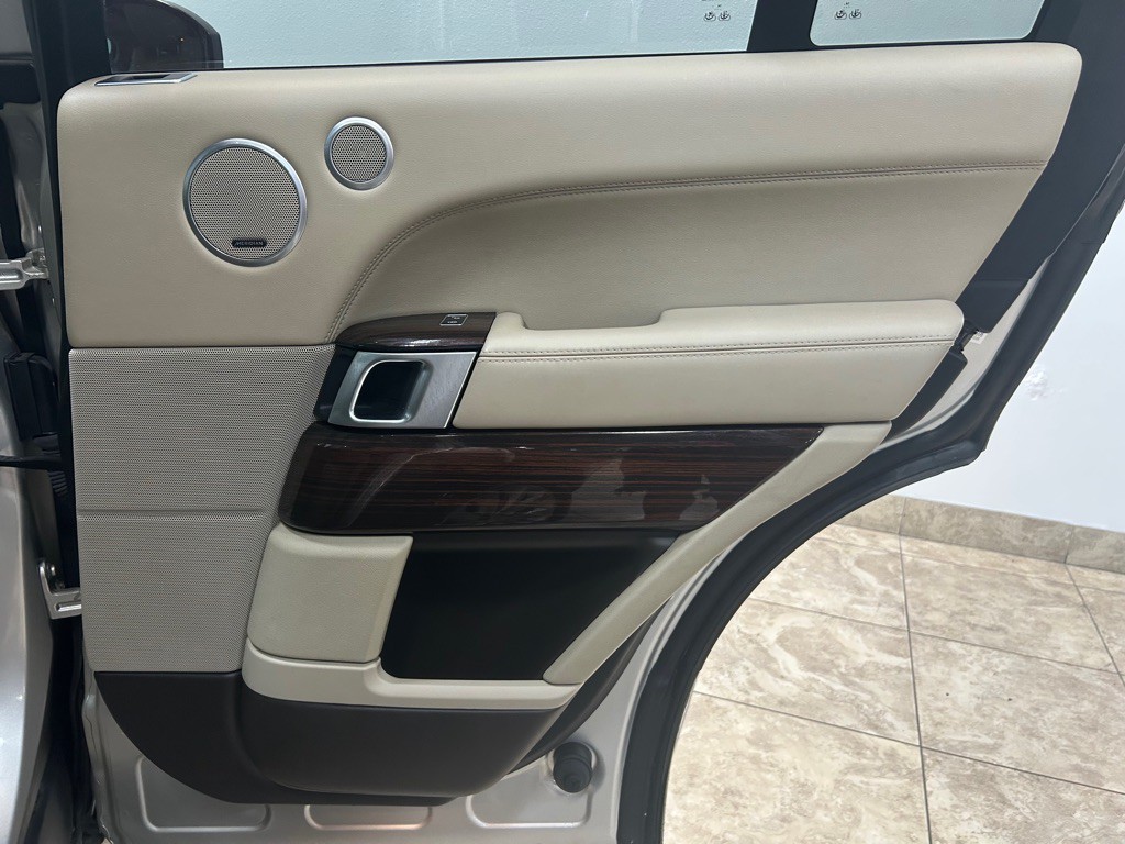 2015 Land Rover Range Rover Image 36