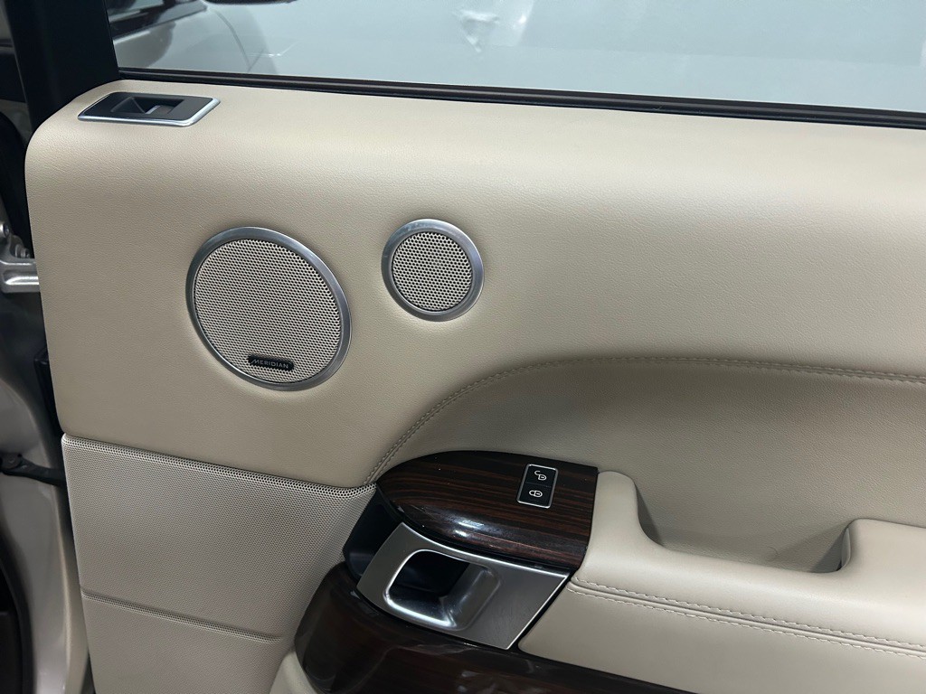 2015 Land Rover Range Rover Image 37