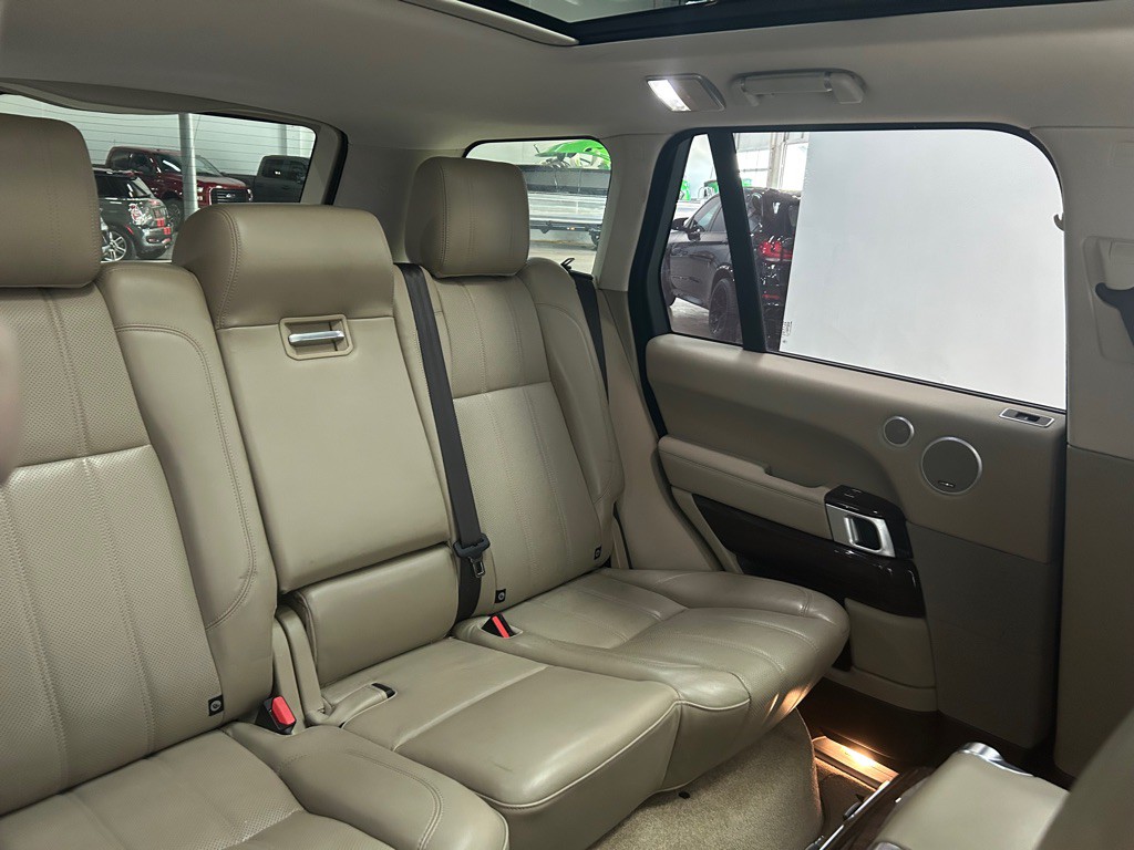 2015 Land Rover Range Rover Image 39