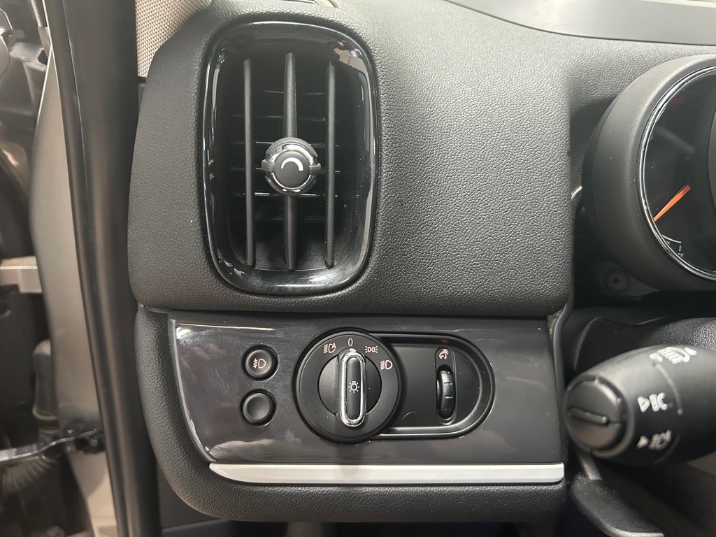 2020 MINI Countryman Image 18