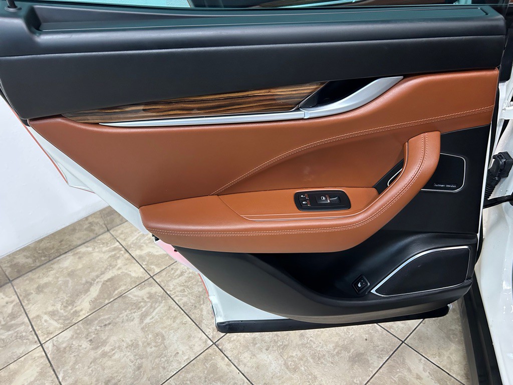 2017 Maserati Levante Image 22