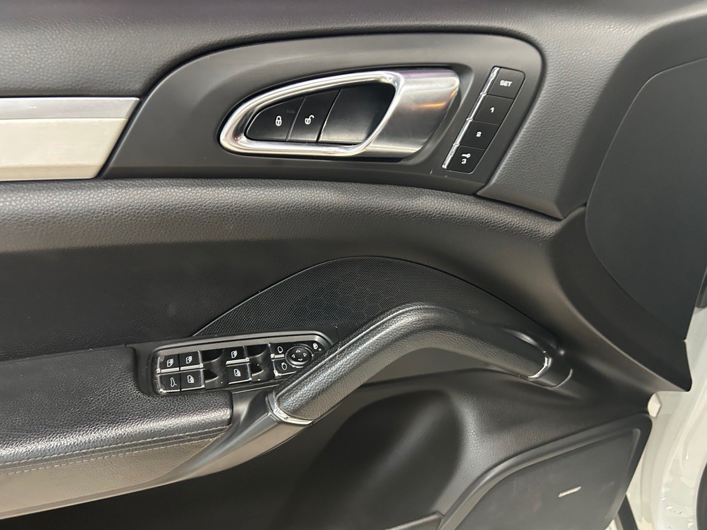 2014 Porsche Cayenne Image 16