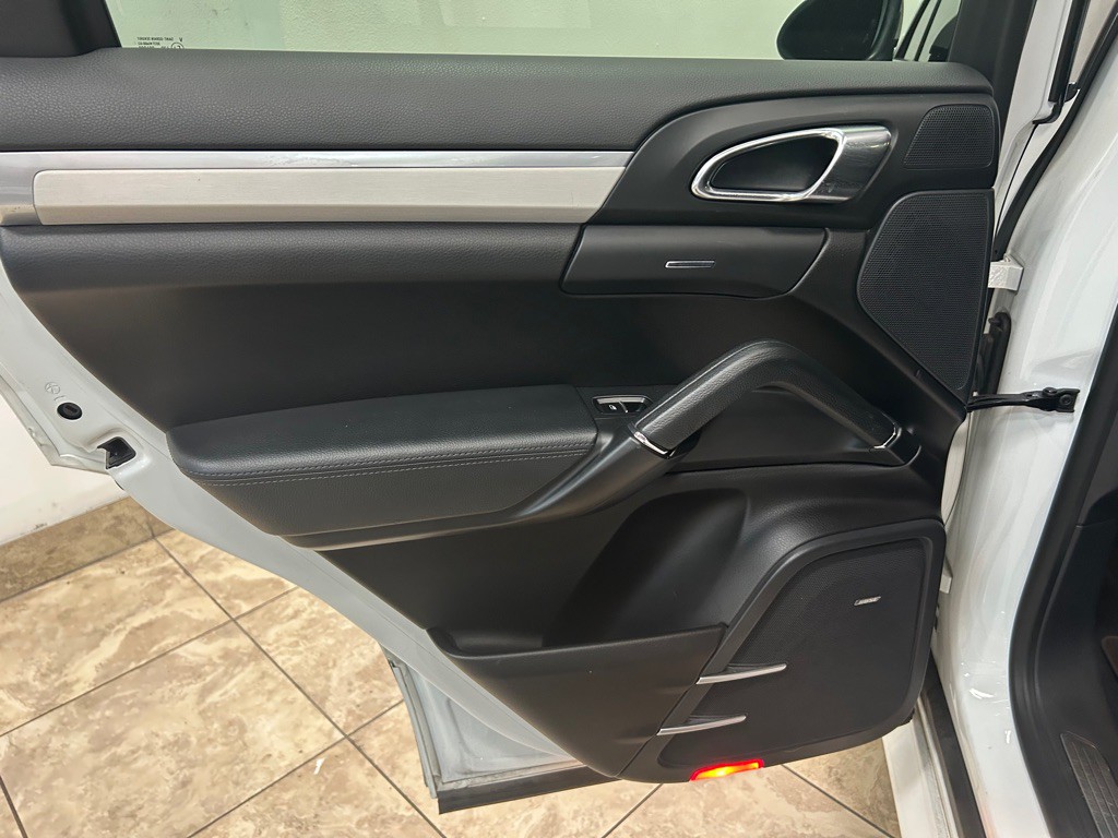 2014 Porsche Cayenne Image 32