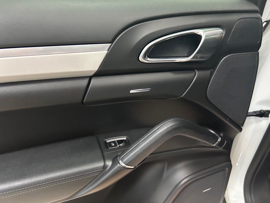 2014 Porsche Cayenne Image 33