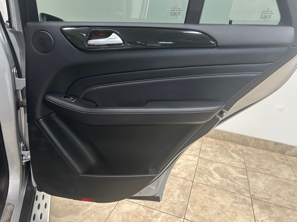 2015 Mercedes-Benz M-Class Image 38
