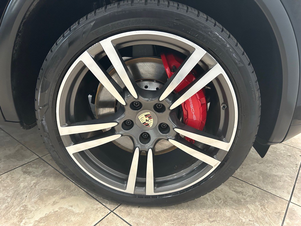 2013 Porsche Cayenne Image 10