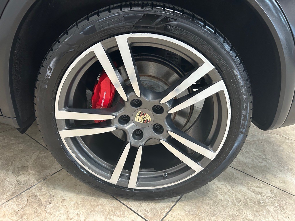 2013 Porsche Cayenne Image 12