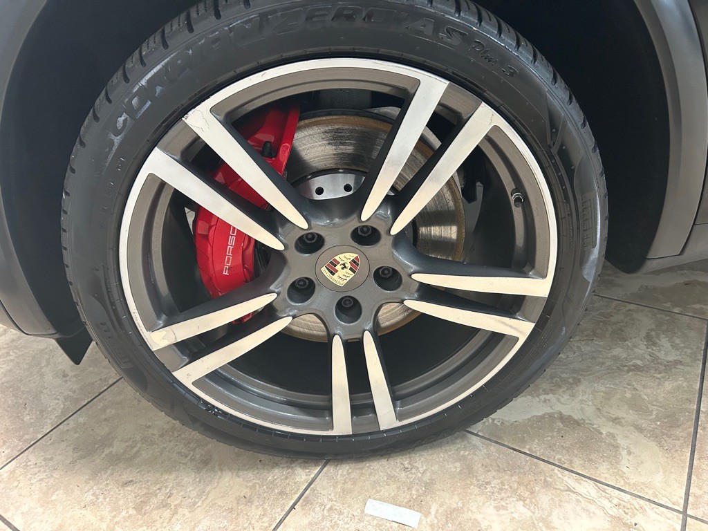 2013 Porsche Cayenne Image 13