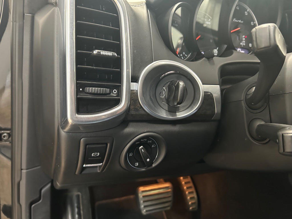 2013 Porsche Cayenne Image 16