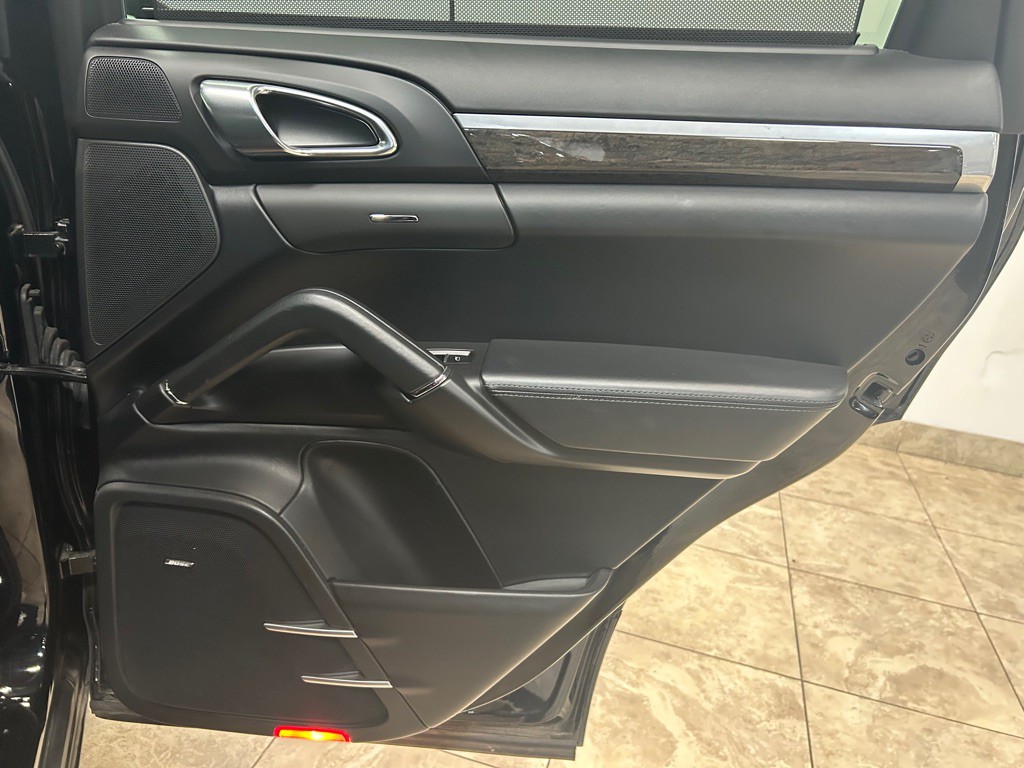 2013 Porsche Cayenne Image 32
