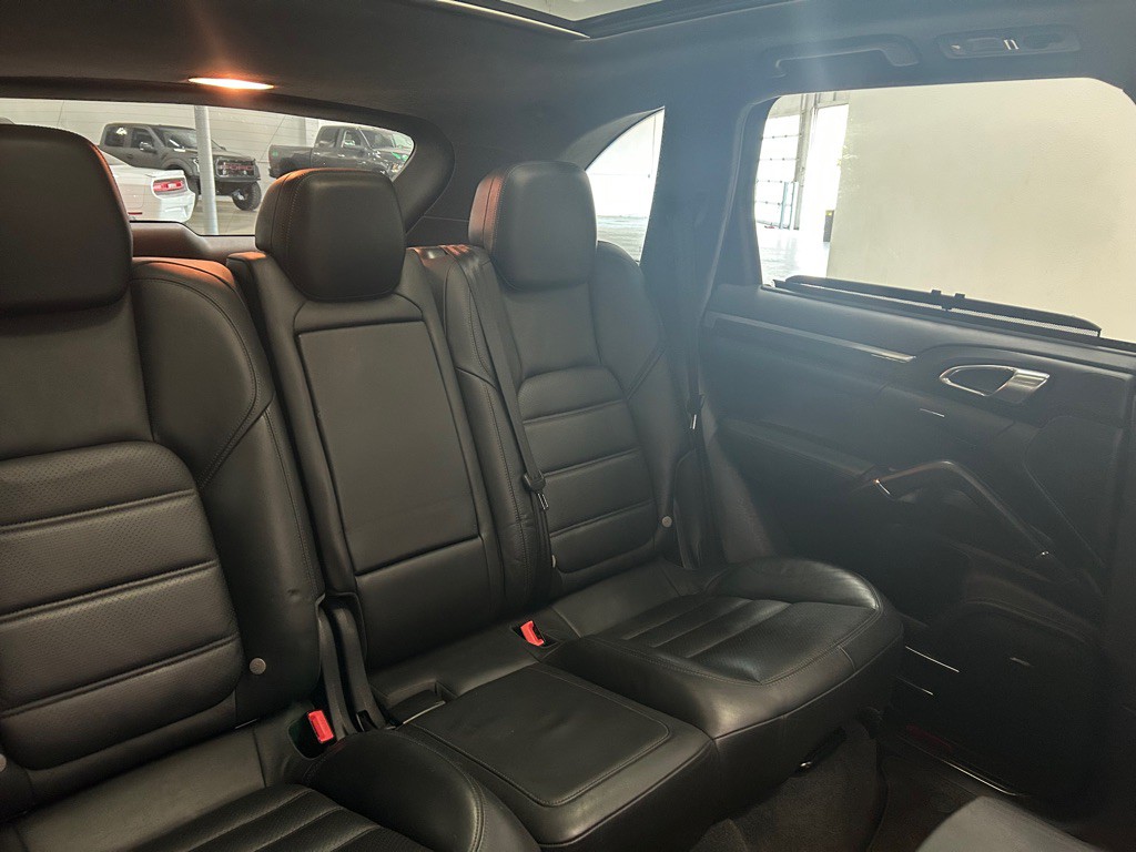 2013 Porsche Cayenne Image 35