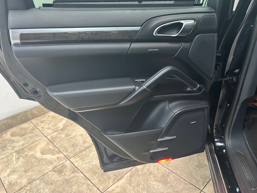 2013 Porsche Cayenne Image 36