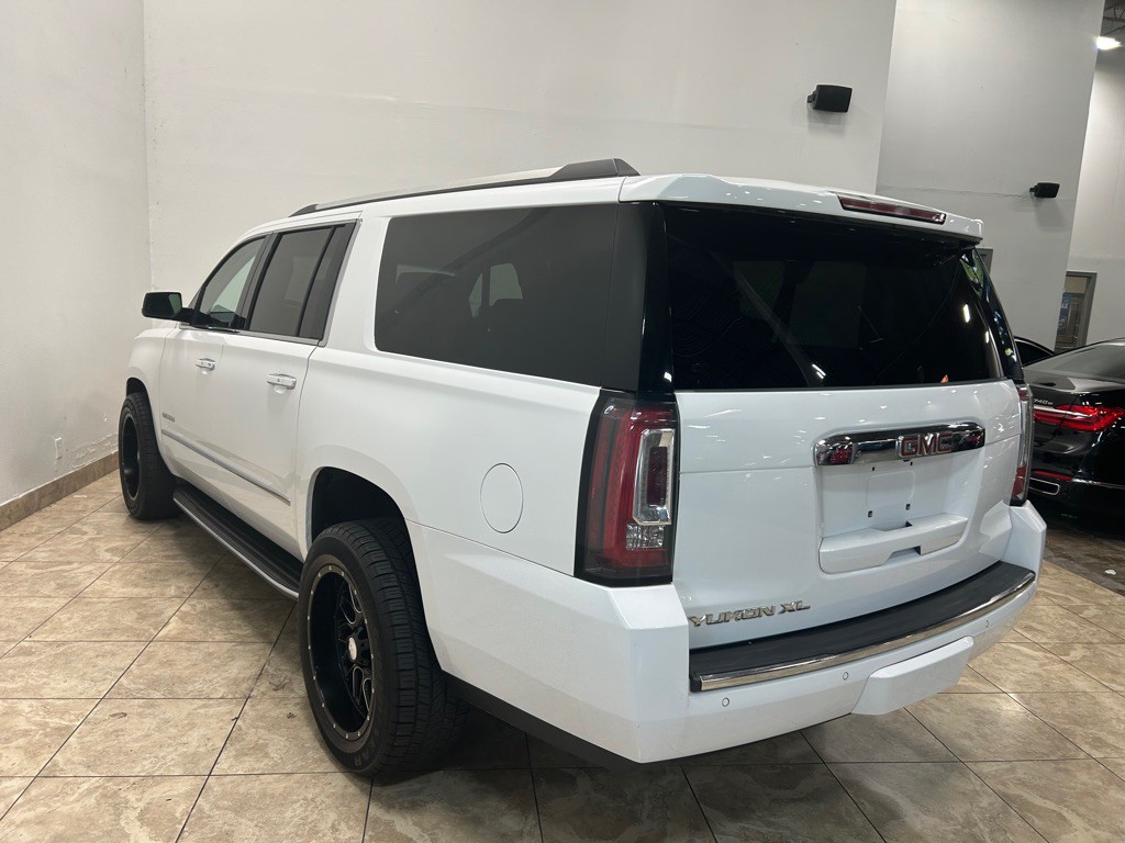 2020 GMC Yukon Image 9