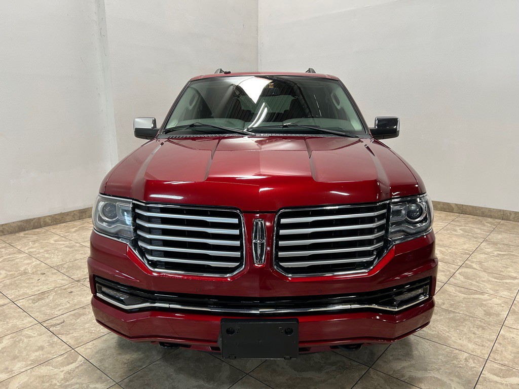 2017 Lincoln Navigator Image 2