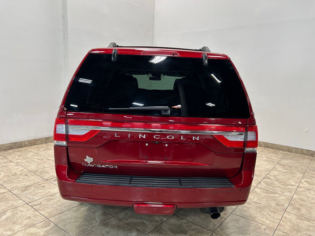 2017 Lincoln Navigator Image 8