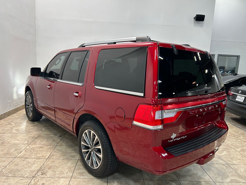 2017 Lincoln Navigator Image 9