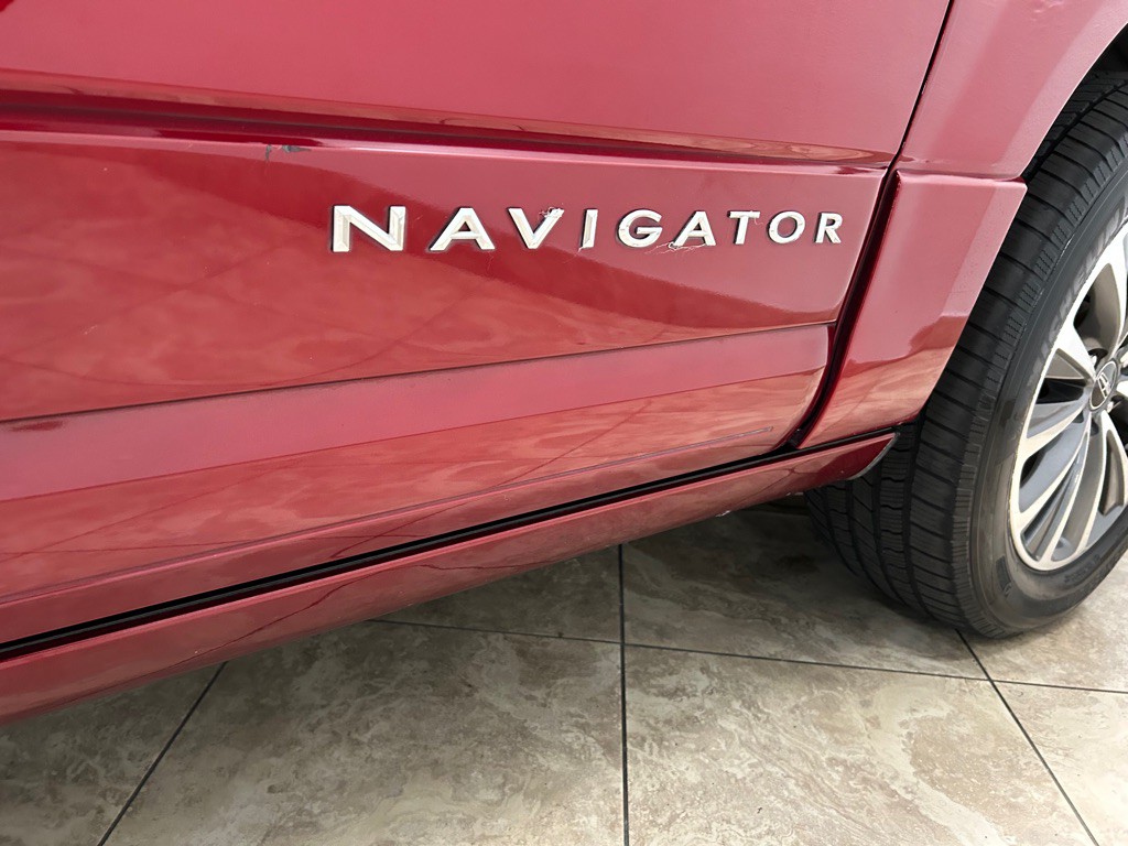 2017 Lincoln Navigator Image 10