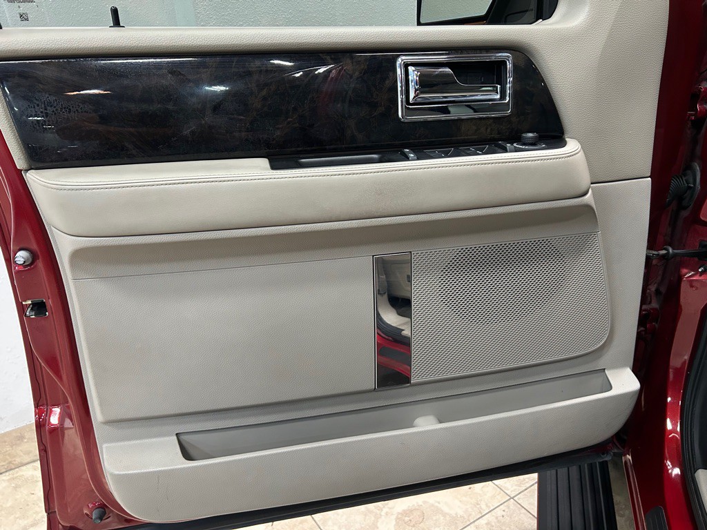 2017 Lincoln Navigator Image 15