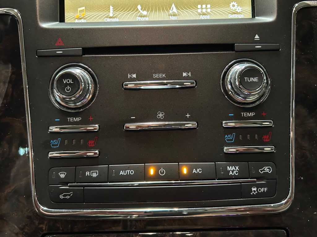 2017 Lincoln Navigator Image 25