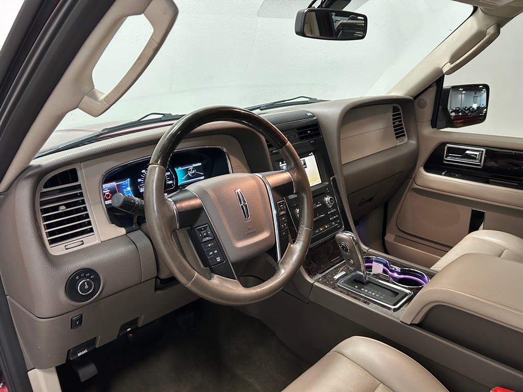 2017 Lincoln Navigator Image 29