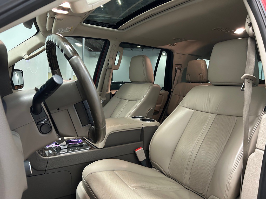 2017 Lincoln Navigator Image 30