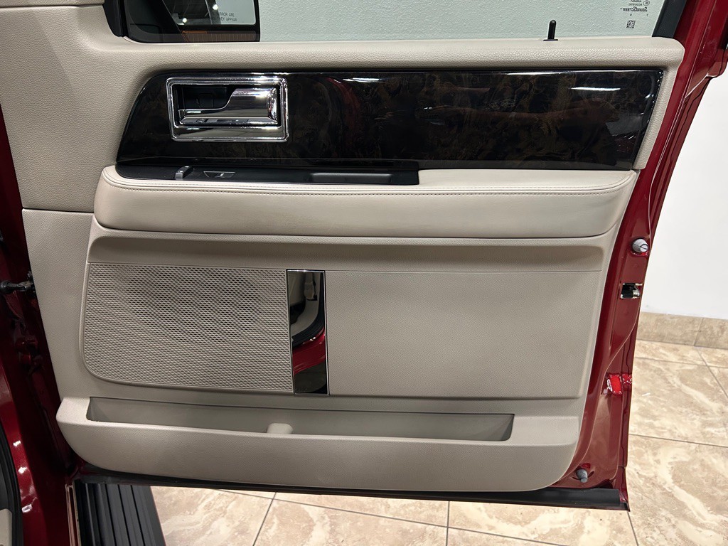 2017 Lincoln Navigator Image 31