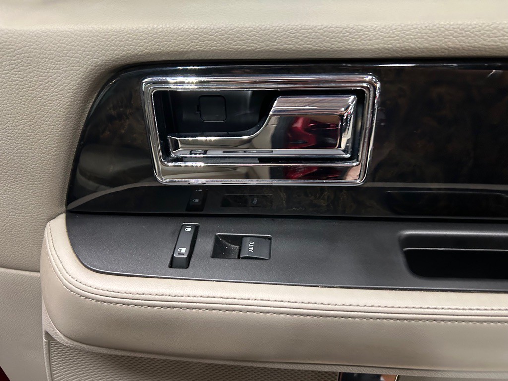2017 Lincoln Navigator Image 32