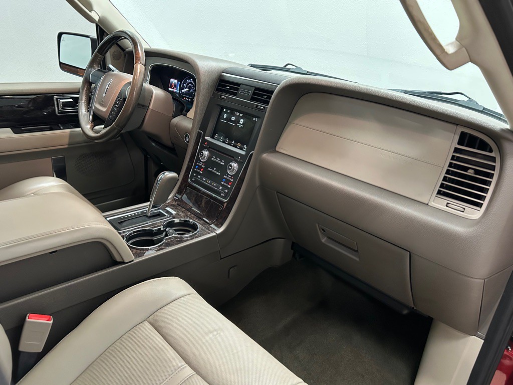 2017 Lincoln Navigator Image 33