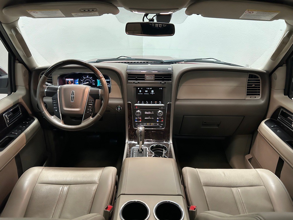 2017 Lincoln Navigator Image 35