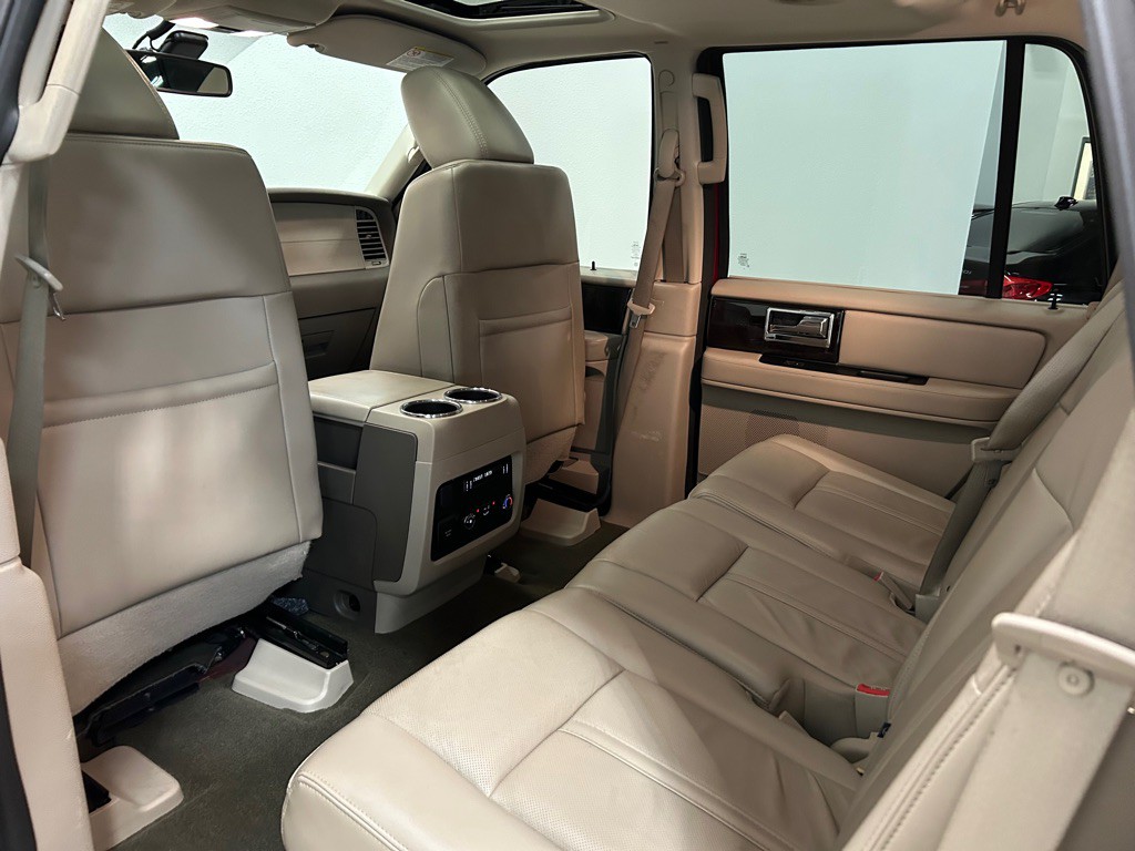 2017 Lincoln Navigator Image 38
