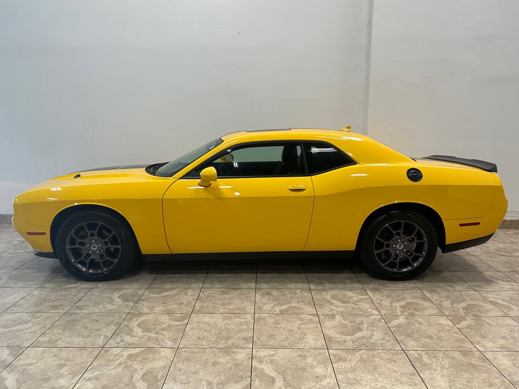 2018 Dodge Challenger Image 2