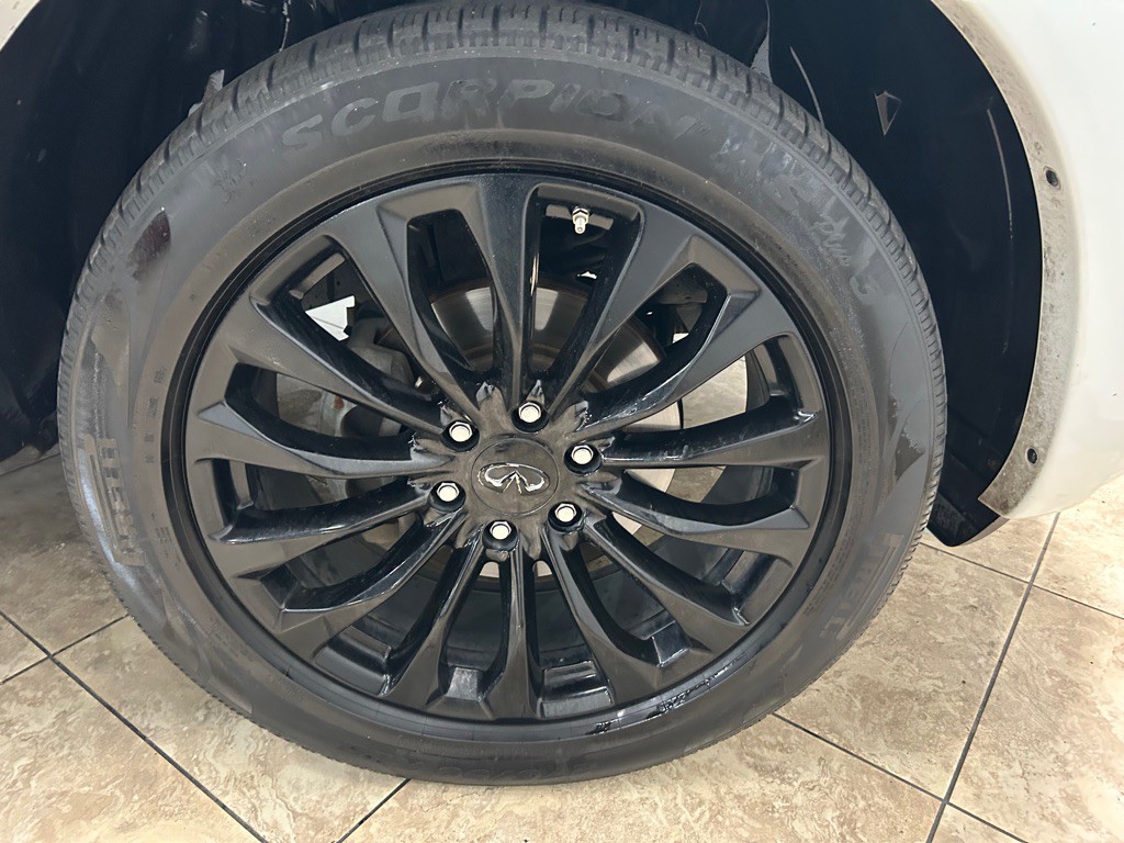 2018 INFINITI QX80 Image 11