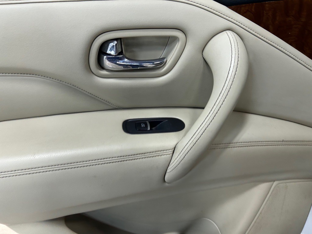 2018 INFINITI QX80 Image 36