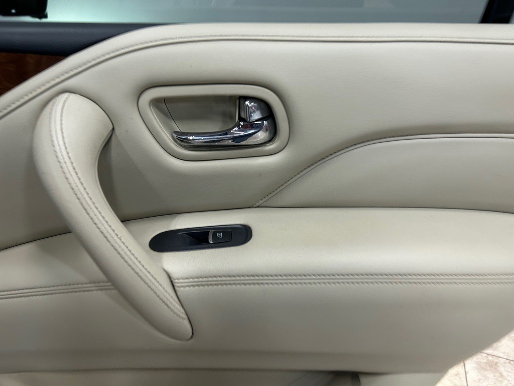 2018 INFINITI QX80 Image 40