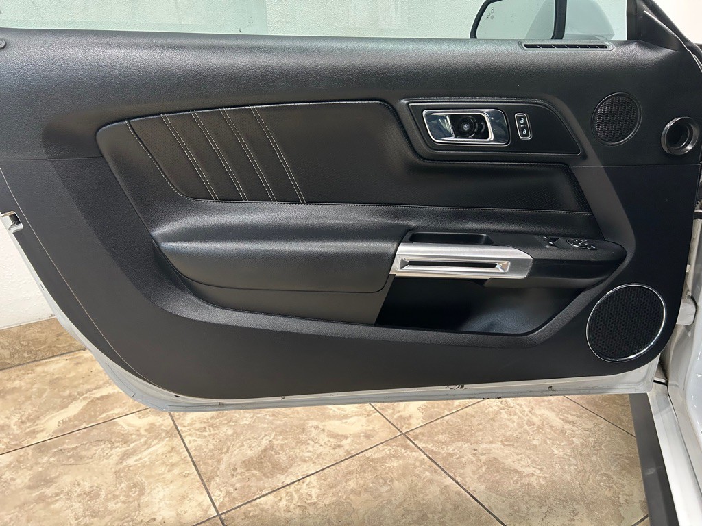 2015 Ford Mustang Image 14
