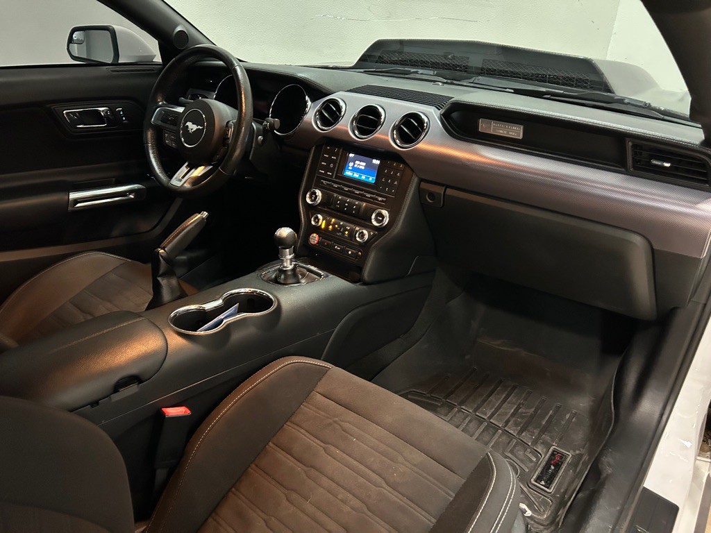 2017 Ford Mustang Image 30