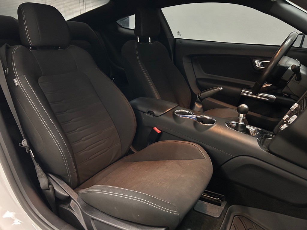 2017 Ford Mustang Image 31