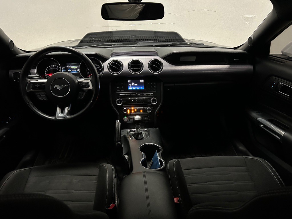 2017 Ford Mustang Image 32