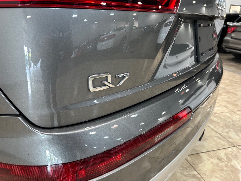 2017 Audi Q7 Image 10